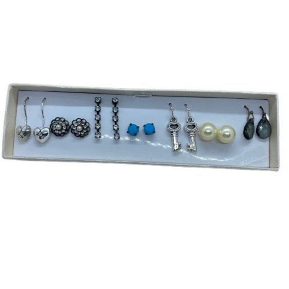 Set of 7 pairs Stud & Dangly Earrings (Pierced)